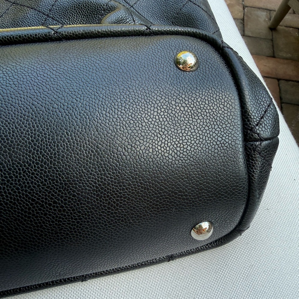 Chanel Black/Burgundy Quilted Shoulder Bag - Picture 10 of 16